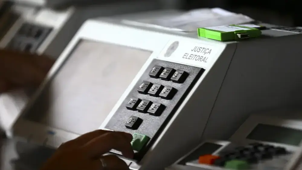 Candidatos ao GDF têm agenda com sabatinas e atos nesta segunda