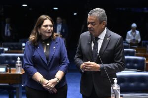 Bia Kicis protagoniza no Senado ao defender projeto sobre dor crônica