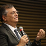 Flávio Dino critica autocontenção e defende STF