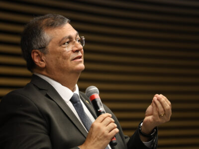 Flávio Dino critica autocontenção e defende STF