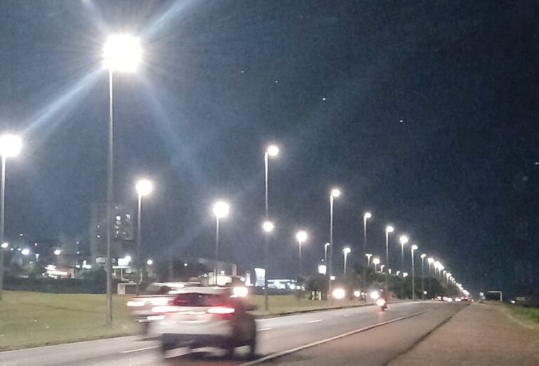 Força-tarefa do GDF leva iluminação pública a Samambaia