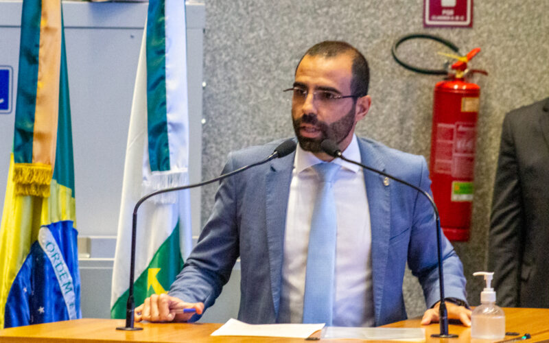 Manzoni lança candidatura a deputado federal com presença de Michelle