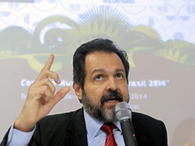 PT brasiliense fecha chapa proporcional com Agnelo