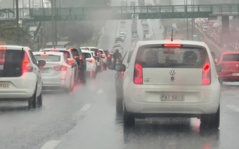 Dia dos Namorados no DF: chuva e trovoadas surpreendem