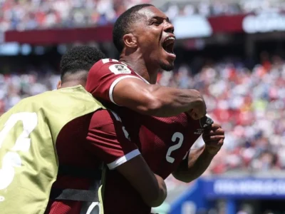 Catar arranca empate heroico nos acréscimos e faz história na Copa
