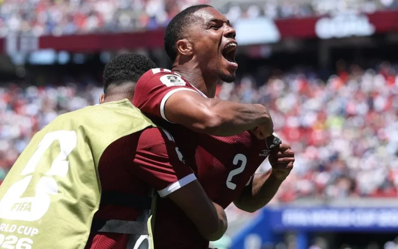 Catar arranca empate heroico nos acréscimos e faz história na Copa