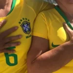 Família com seis dedos em Brasília vira símbolo do hexa na Copa