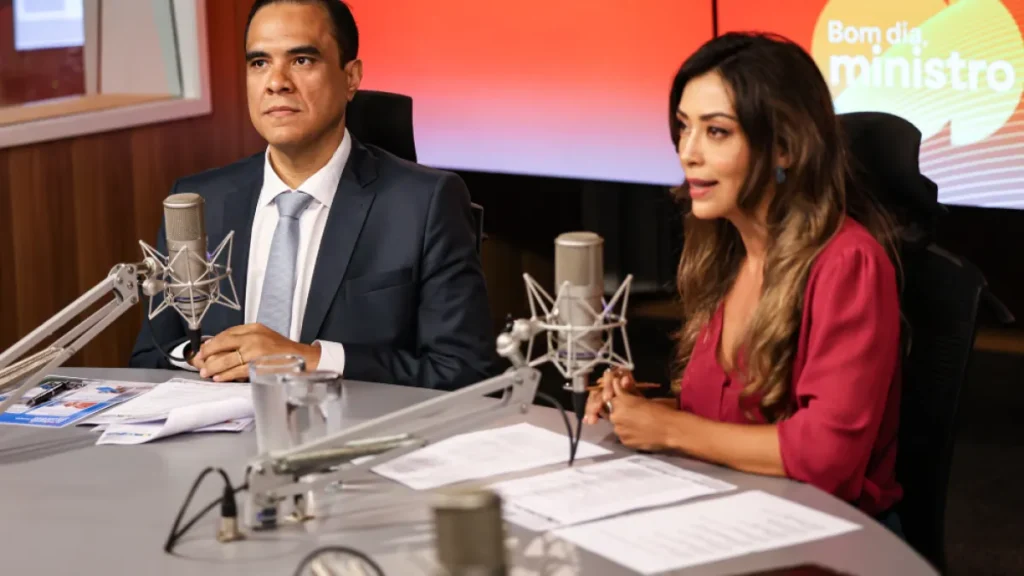 Ministro anuncia R$ 1 bi em crédito para impulsionar turismo