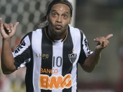 Ronaldinho, 46 anos, volta ao futebol na 3ª divisão italiana