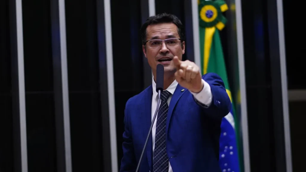 Deltan cogita lançar esposa ao Senado se tiver candidatura barrada