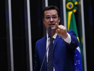 Deltan cogita lançar esposa ao Senado se tiver candidatura barrada