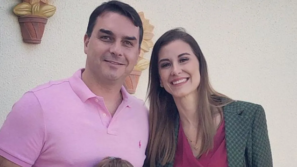 Esposa de Flávio Bolsonaro sai em defesa do senador