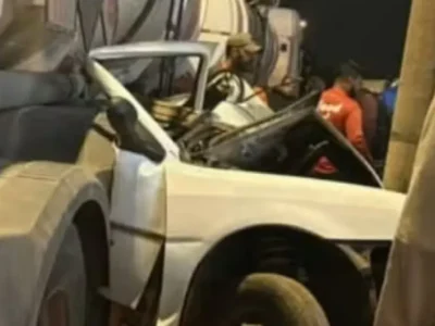 Motorista morre prensado entre caminhão e poste em Aparecida
