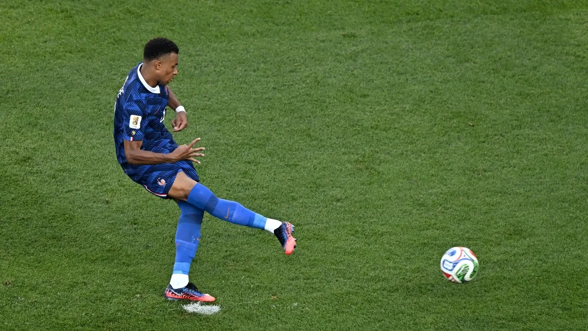 França vence Paraguai com gol de Mbappé e vai às quartas