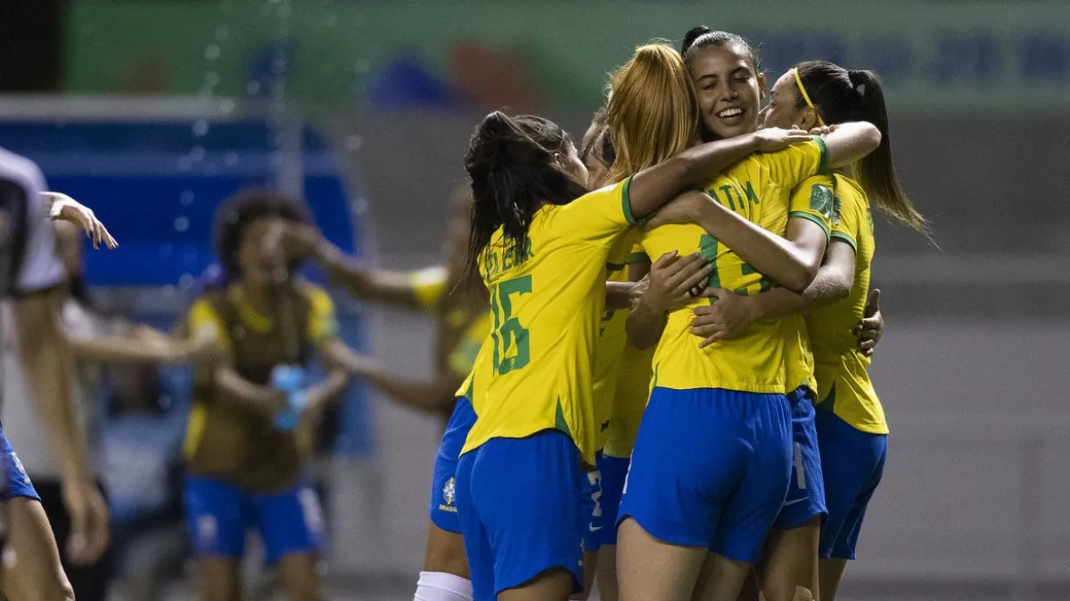 Lei ajusta férias escolares de 2027 para Copa Feminina