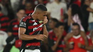 Samuel Lino brilha, Flamengo vence Benfica e leva Troféu do Algarve