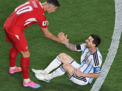 Messi na semi, Neymar no pôquer: o abismo que define a Copa