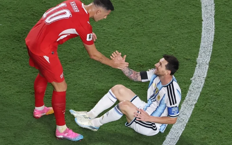 Messi na semi, Neymar no pôquer: o abismo que define a Copa