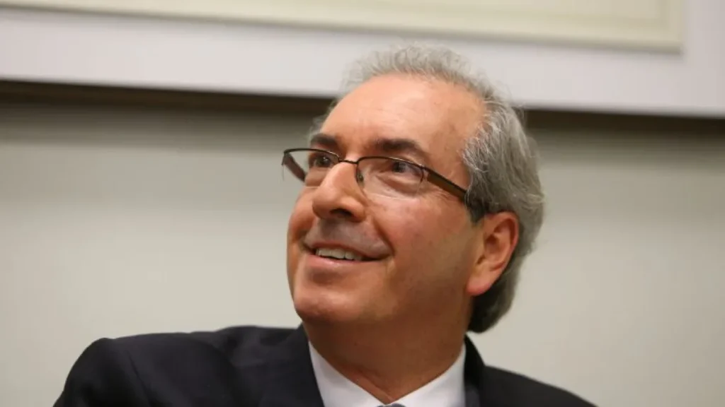Cunha nega irregularidades e defende 'legítima interlocução