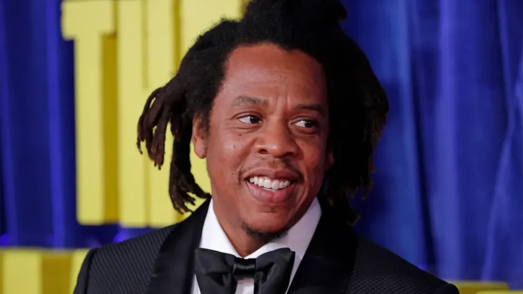Rihanna sobe ao palco com Jay-Z e brinca: ‘Estou enferrujada’