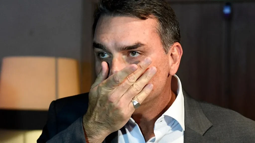 Flávio recorre ao STF e aponta prejuízo eleitoral com veto a visitas
