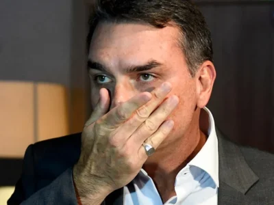 Flávio recorre ao STF e aponta prejuízo eleitoral com veto a visitas