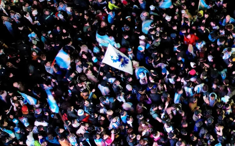 Argentina explode em festa após virada histórica sobre a Inglaterra