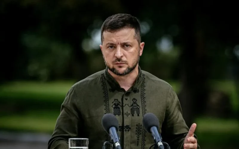 Zelensky enfrenta crise com protestos na Ucrânia