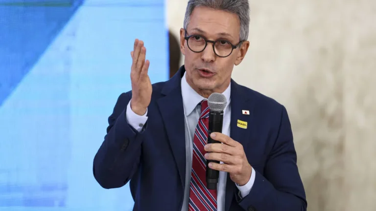 Zema defende voto impresso como complemento à urna
