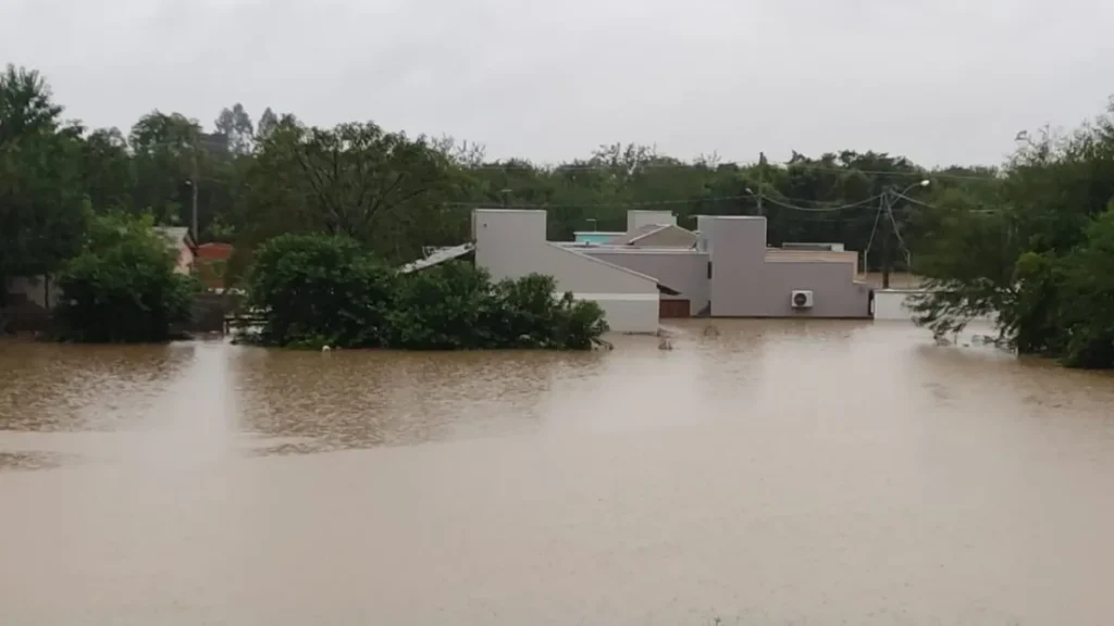 RS: 1.200 desabrigados e 194 cidades com danos por chuvas