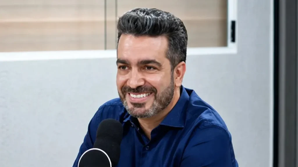 Pré-candidato promete iPhone de graça a quem fizer curso