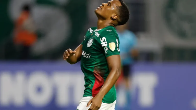 Atlético-MG vence Palmeiras e quebra invencibilidade do líder no Brasileirão