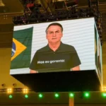 Flávio defende uso de IA com Bolsonaro e nega engano