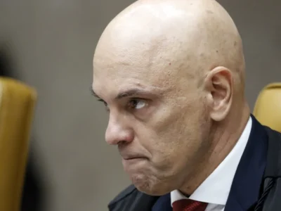 Datafolha: 59% reprovam proibição de Flávio visitar Bolsonaro