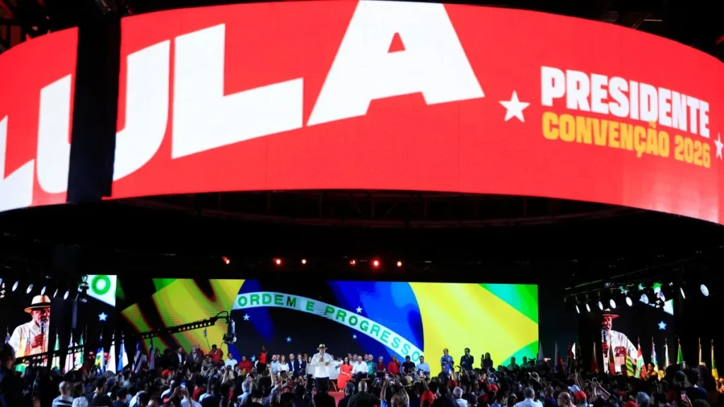 Moda política: criatividade marca convenção de Lula em SP