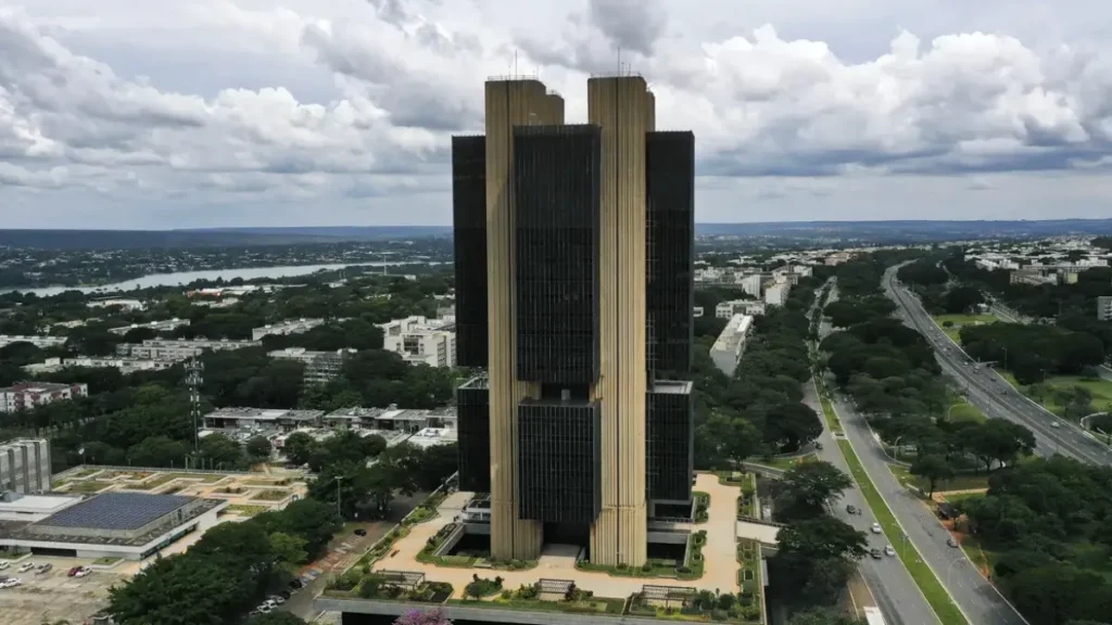 Copom corta Selic em 0,25 ponto e taxa cai a 14% ao ano