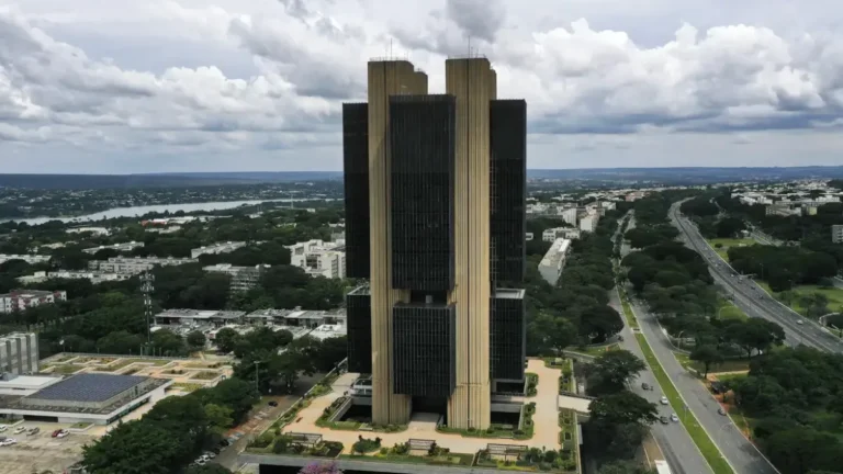 Copom corta Selic em 0,25 ponto e taxa cai a 14% ao ano