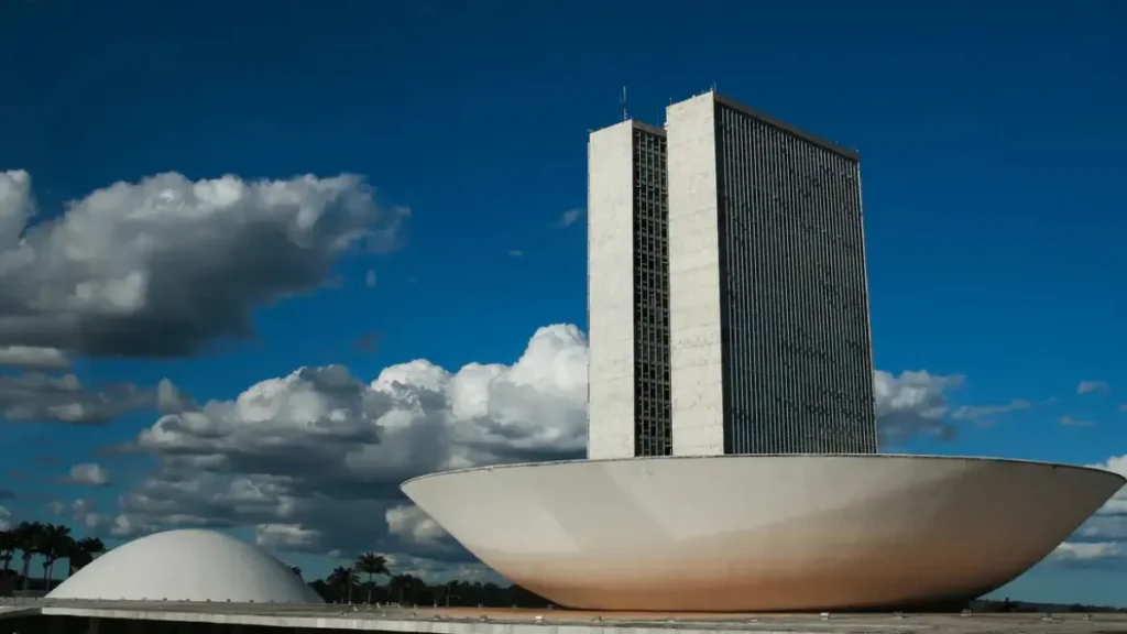 Congresso forte e informal afeta transparência, diz estudo
