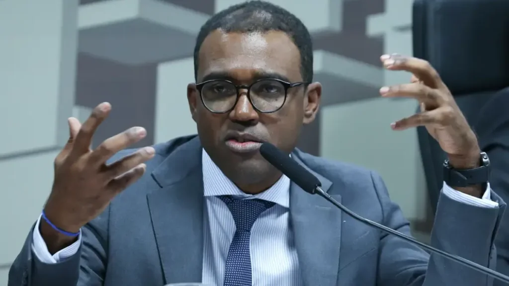 Diretor do BC relata à PF vazamentos e sigilo na liquidação do Master