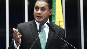 PF aponta ligações de senador com ministro do STJ em inquérito